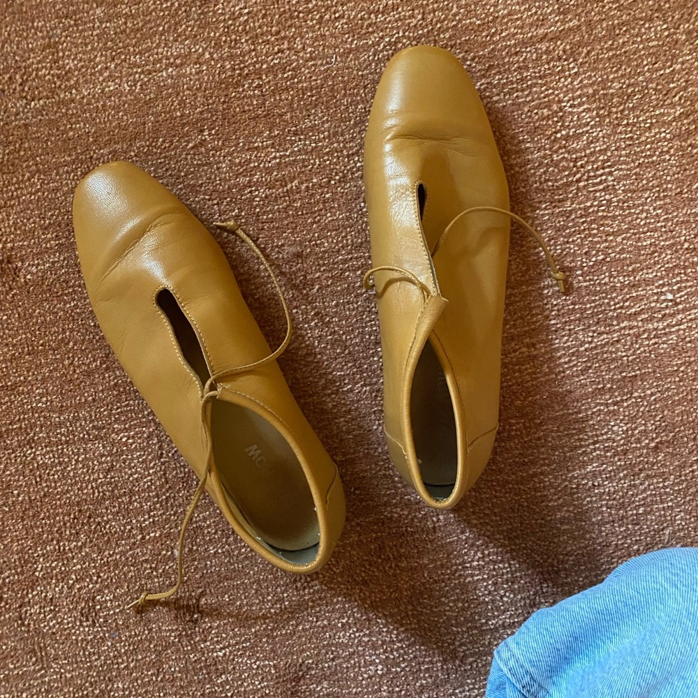 Rita Row Una Women’s Leather Lace-Up Flats in Tan